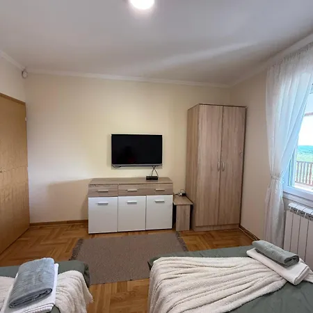 Zen Cherry House- Vikendica Na Dan Sa Bazenom1,5ha Izmedju Avale I Kosmaja Drobnjaci