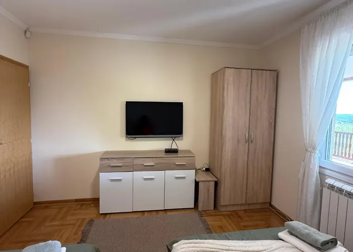 Zen Cherry House- Vikendica Na Dan Sa Bazenom1,5ha Izmedju Avale I Kosmaja Drobnjaci